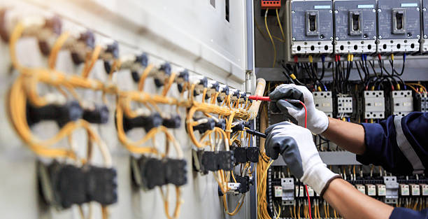 Professional Electrician technician working in Oelwein, IA